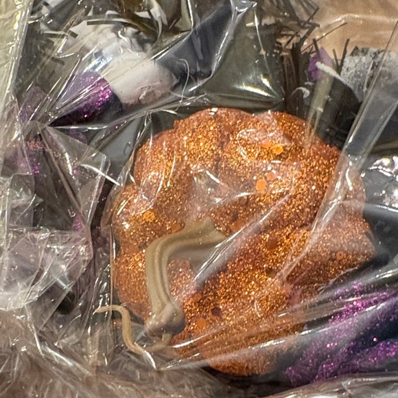 Halloween Skull and Pumpkin Wreath - Picture 4 of 6